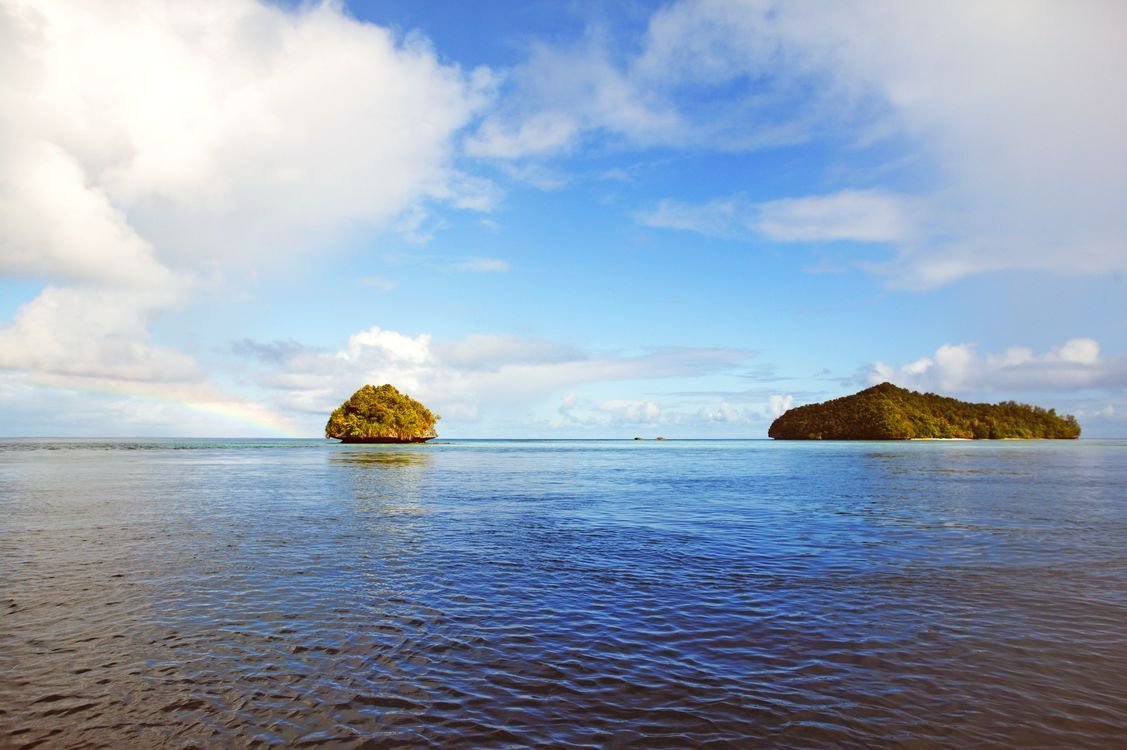 Остров посреди моря