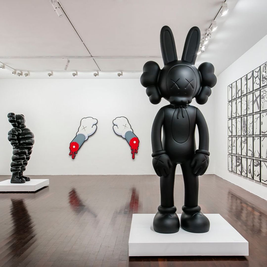 KAWS статуи
