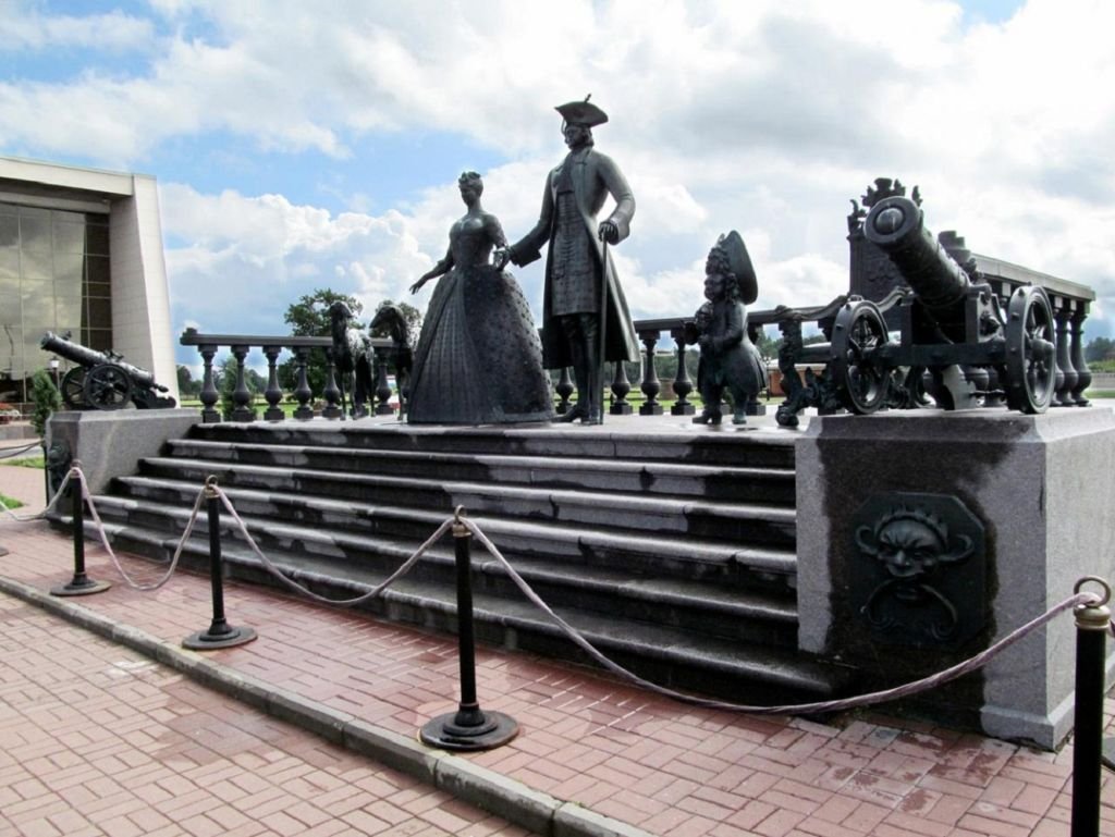 Скульптурная композиция «Царская прогулка»,Стрельна