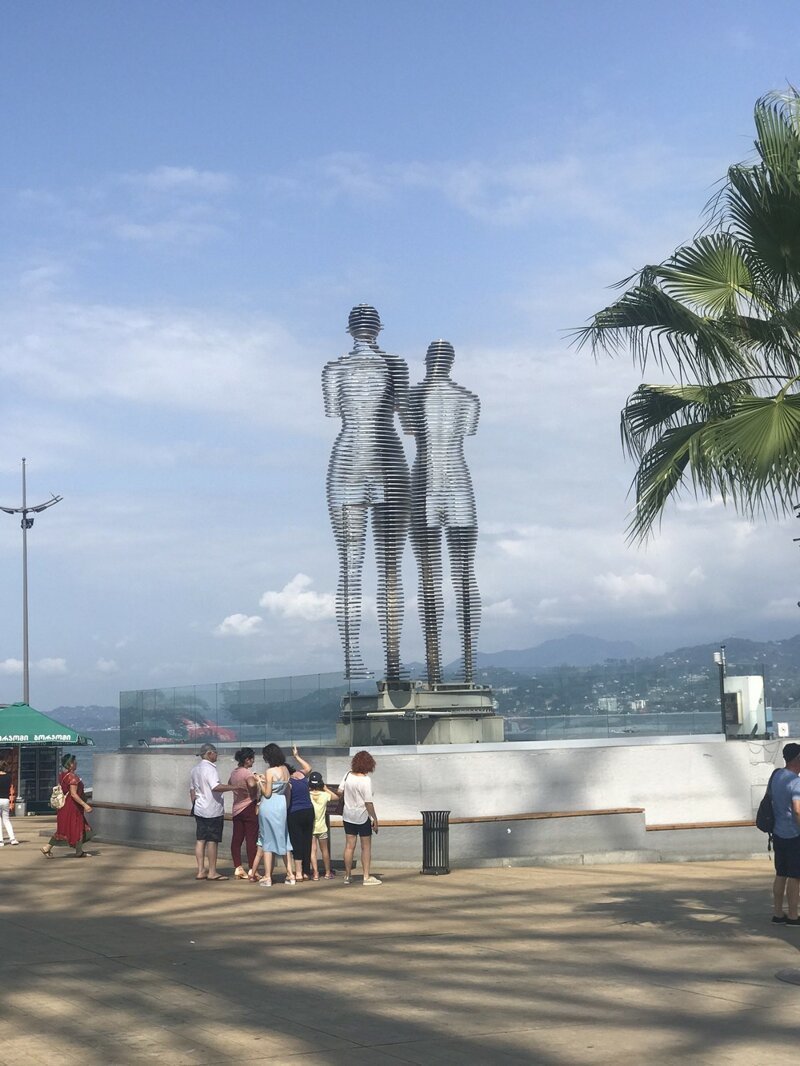 Знаменитый памятник в Батуми