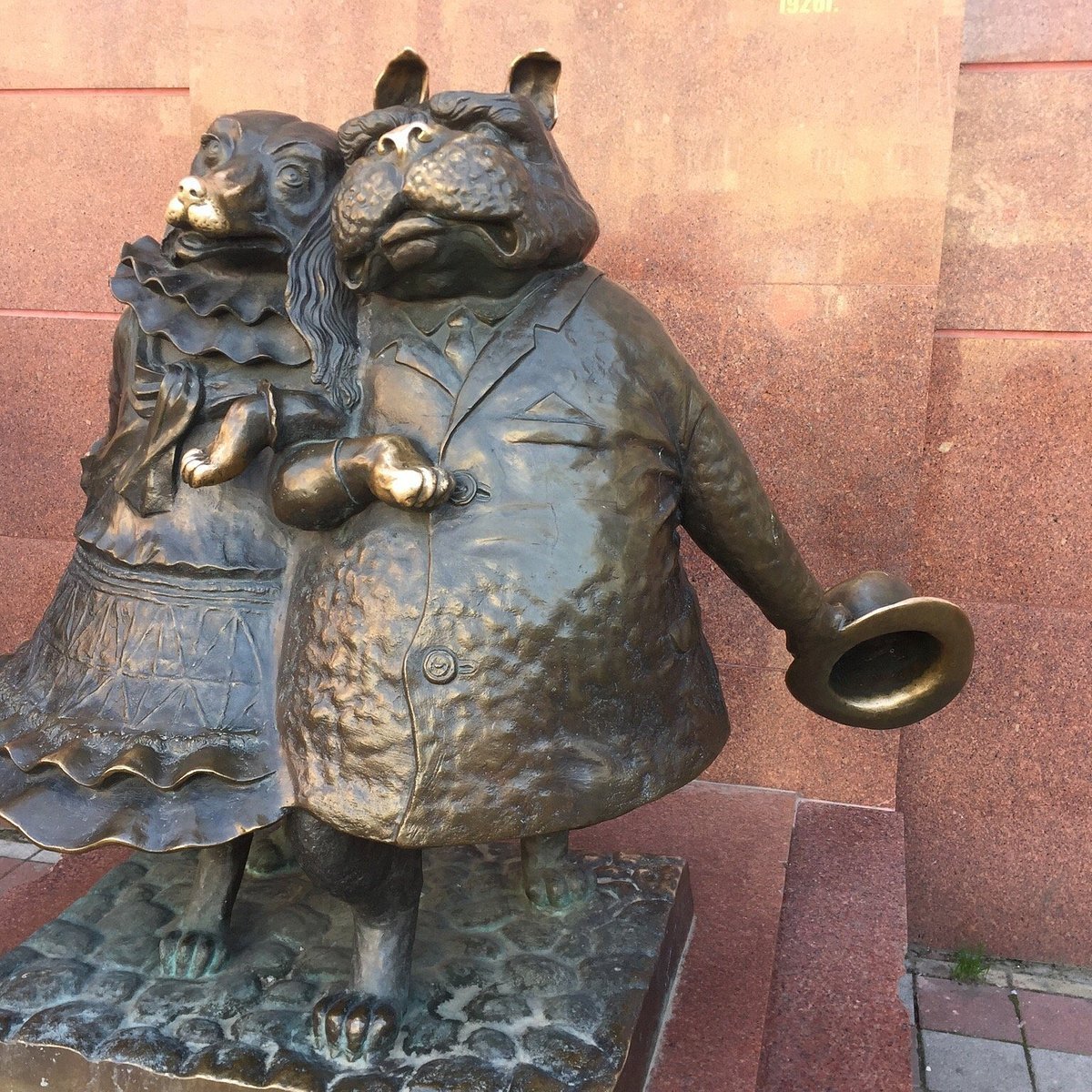Памятник собакам в Краснодаре