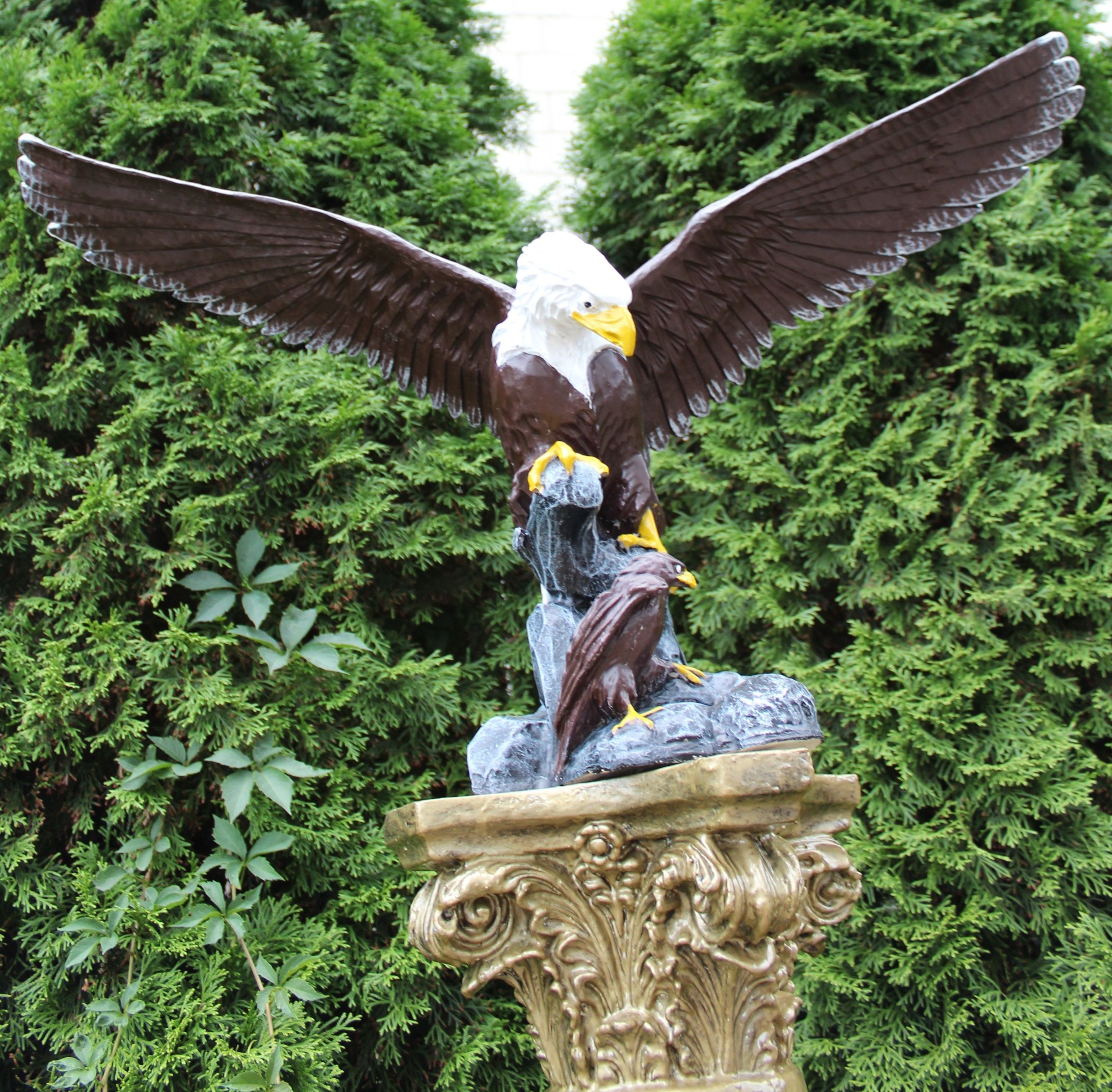 Орел крошка. Садовая скульптура Орел. Фигура орла для сада. Садовая фигура Орел. Фигуры орла из полистоуна.