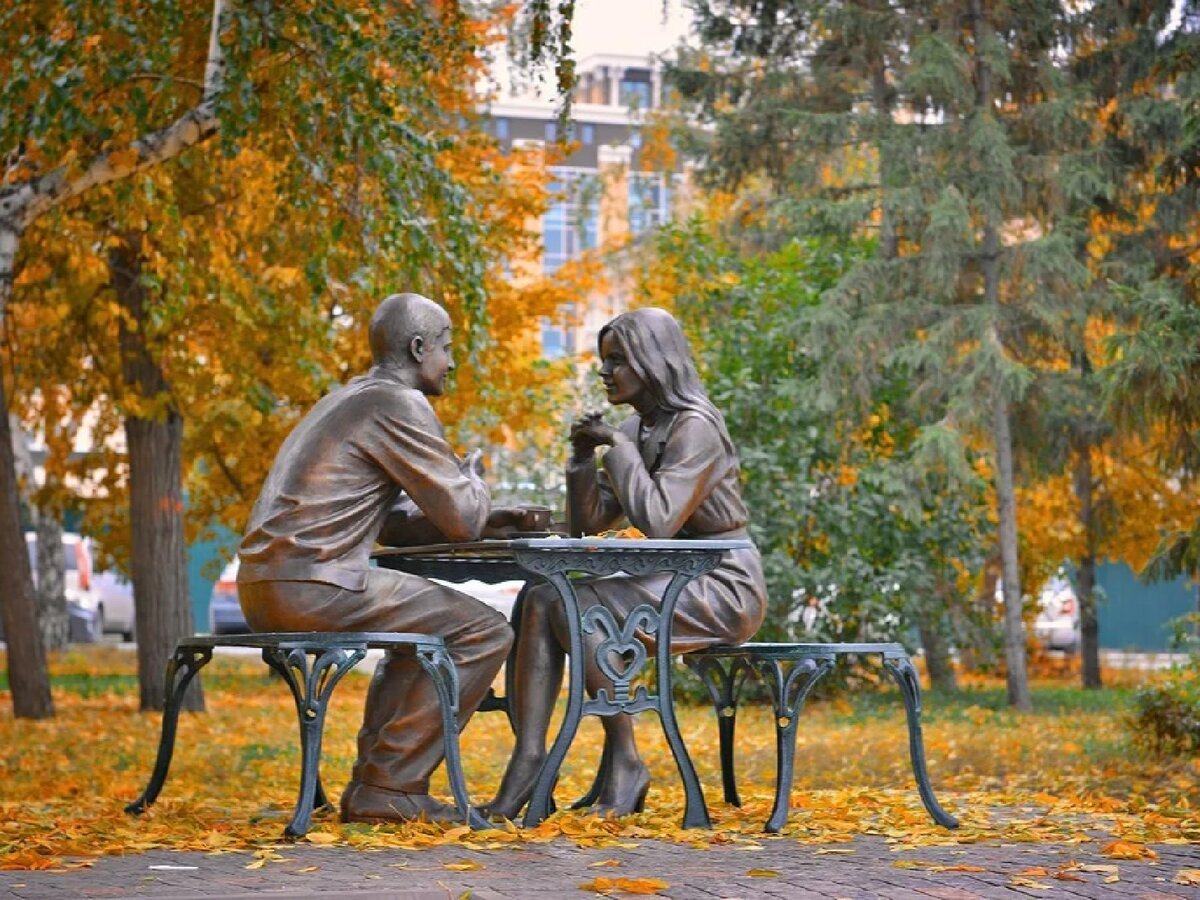 Скульптура встреча Омск