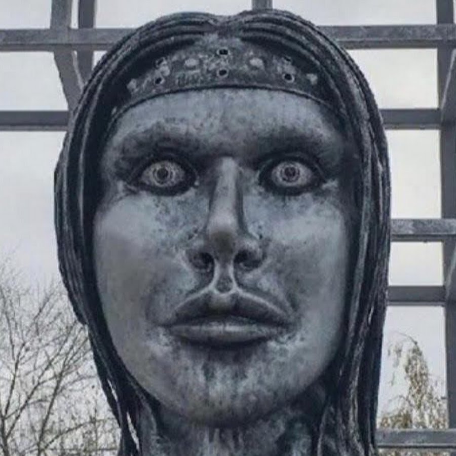 Страшный памятник алёнке