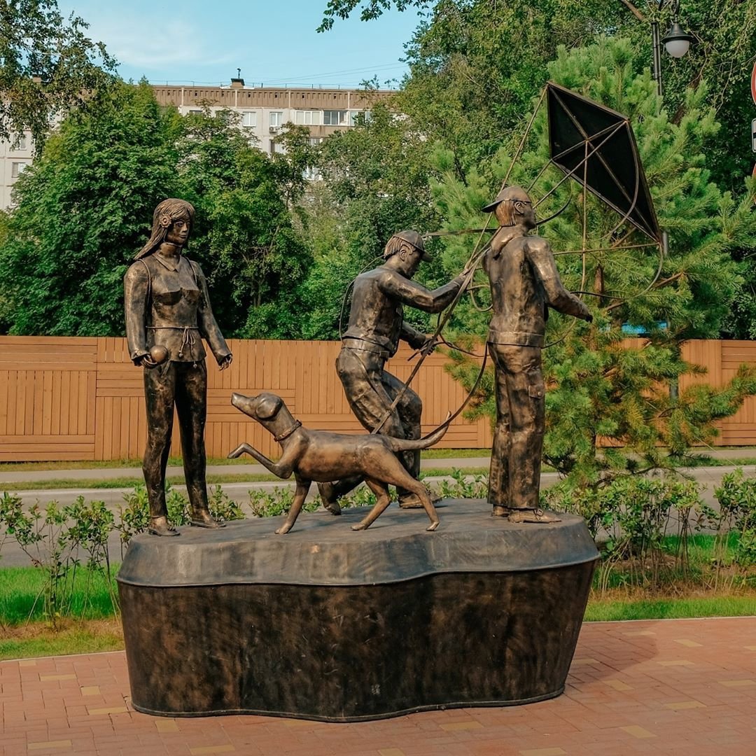 Памятник друзьям на Бориса Богаткова