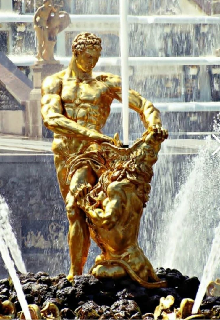 Фонтан Самсон в Петергофе
