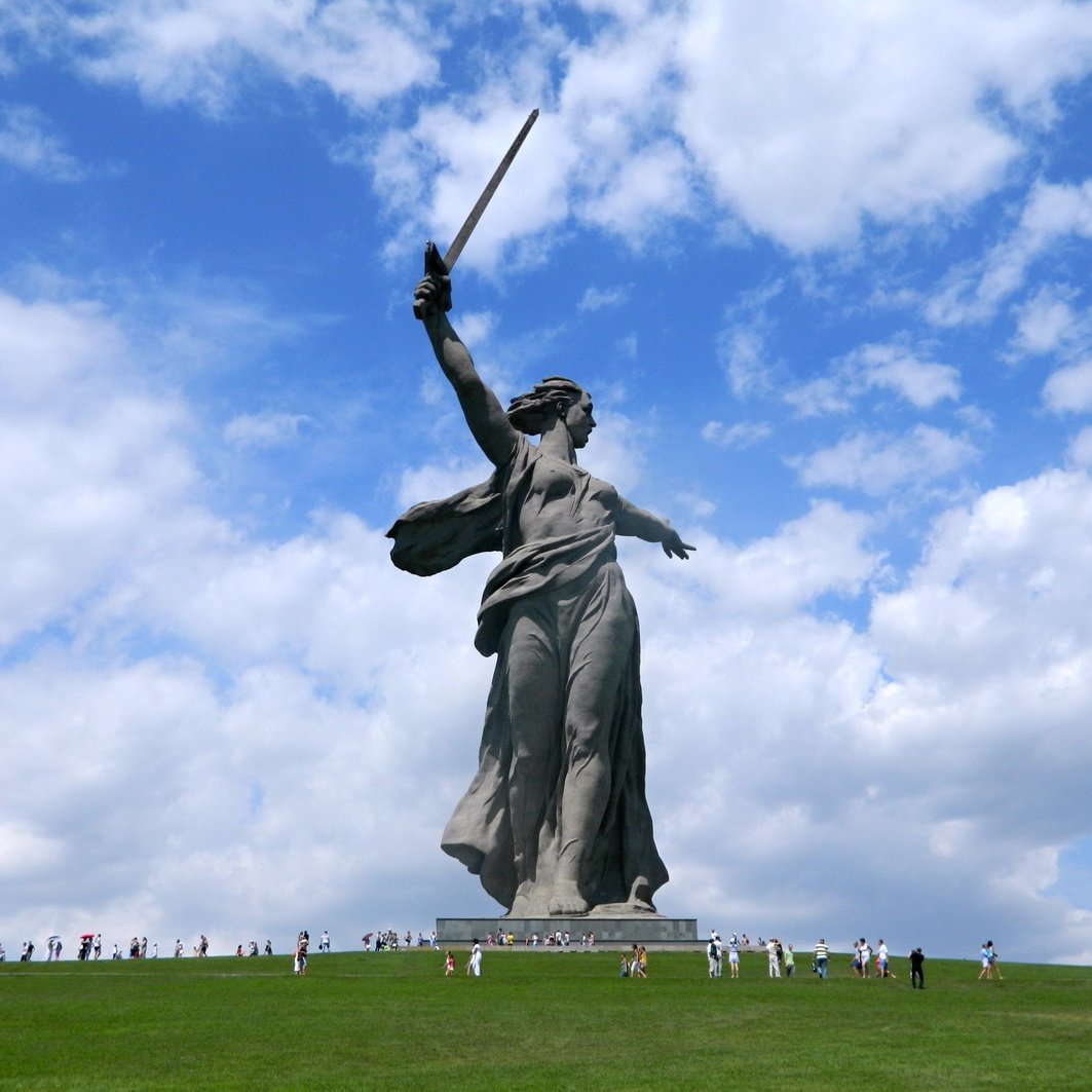 Скульптура Родина мать Минск