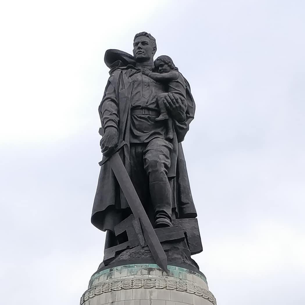 Вучетич. «Воин-освободитель». Трептов-парк, Берлин
