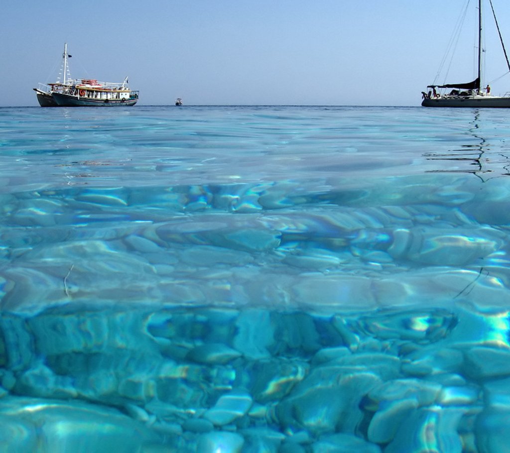 Средиземное прозрачное море