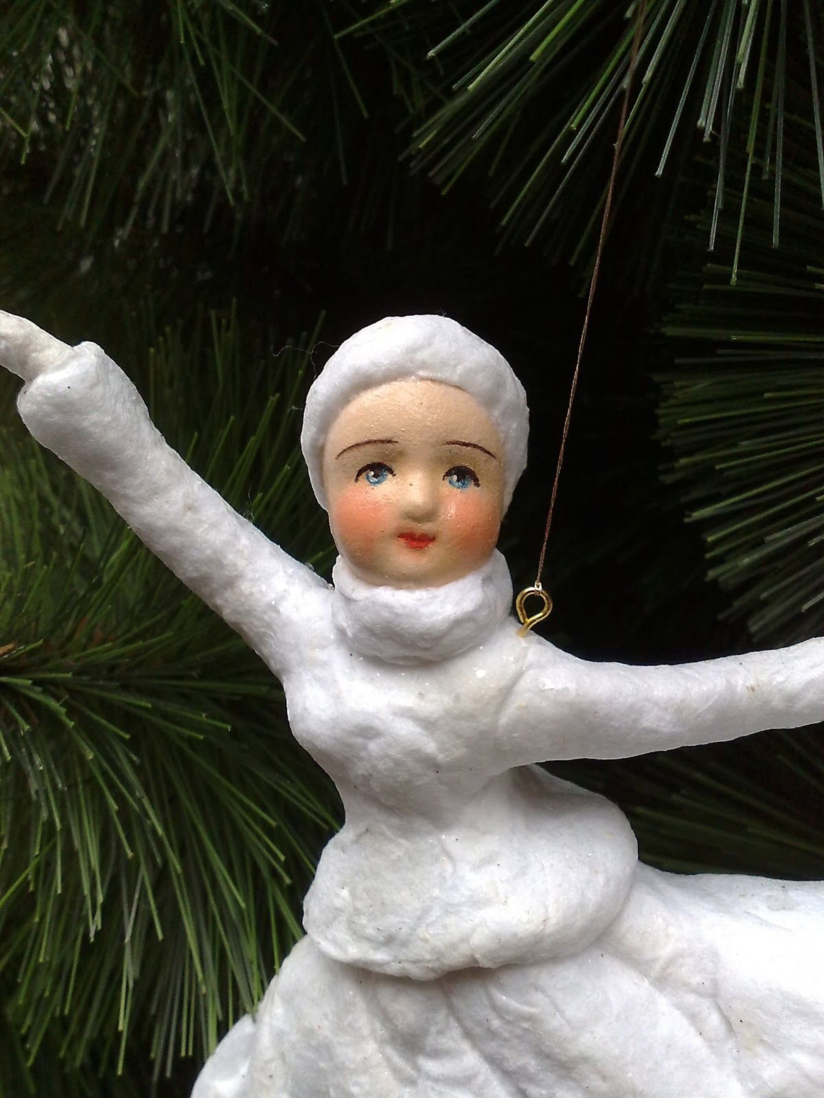 Елочная игрушка из ваты балерина
