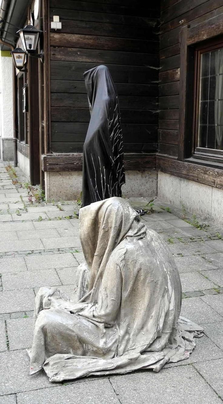 Скульптура призрака