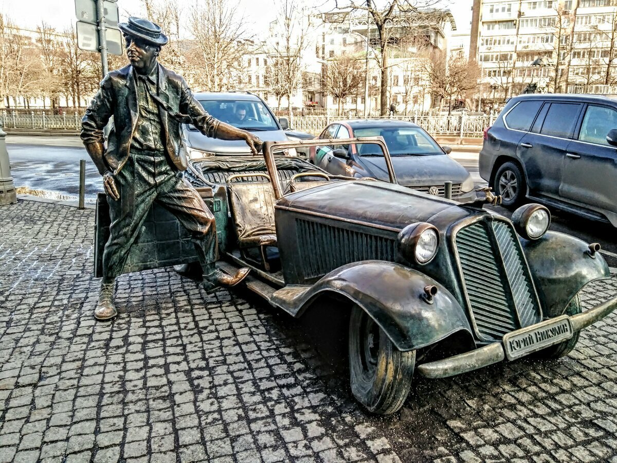 Памятник Юрию Никулину