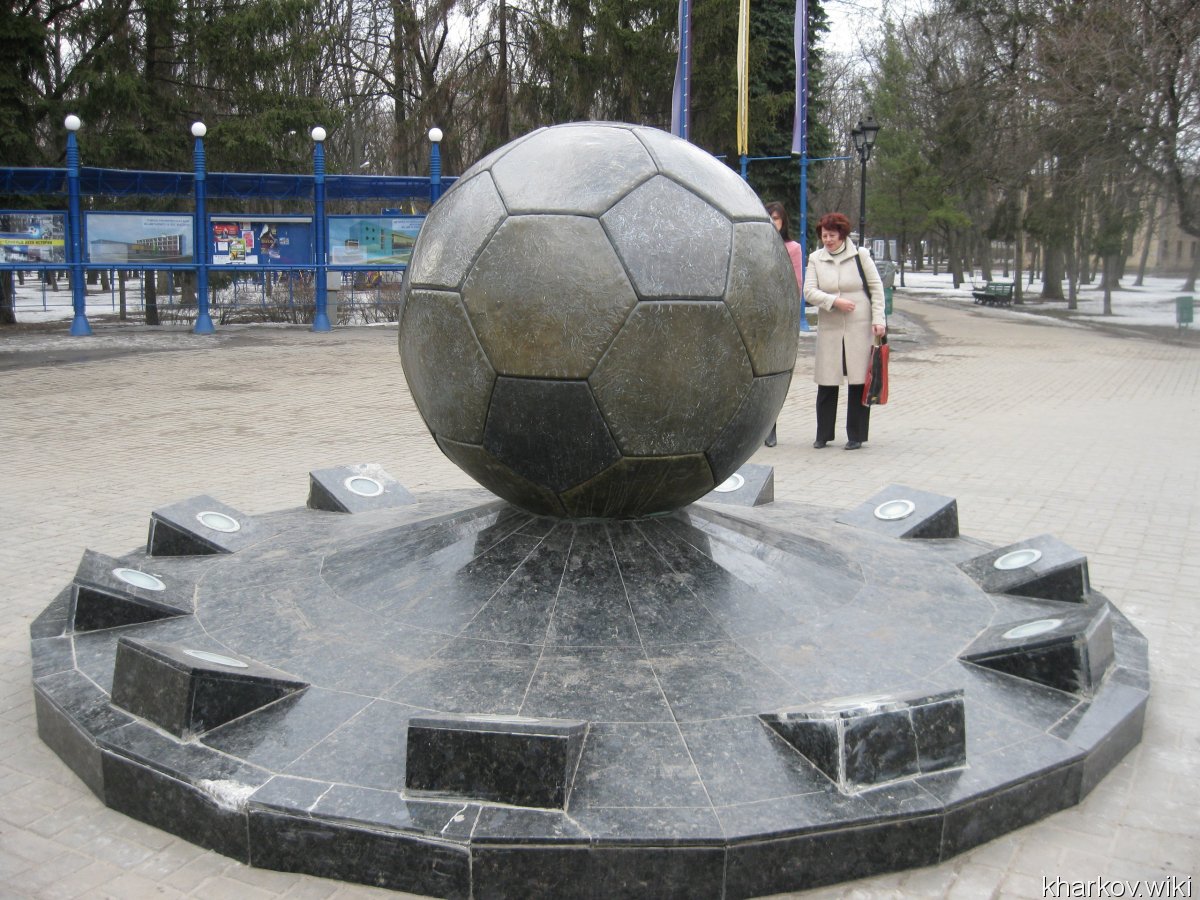 Памятник мячу памятники Харькова