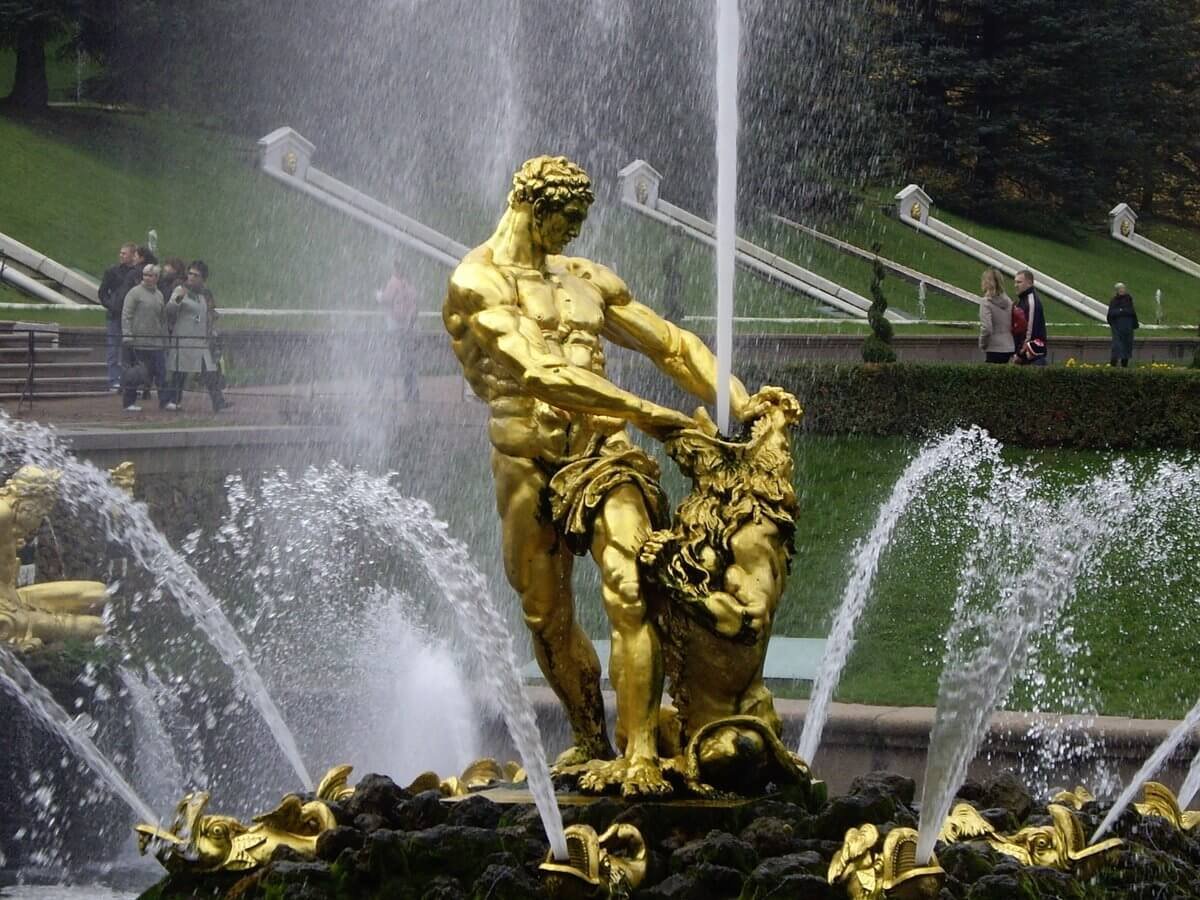 Петродворец фонтан Самсон