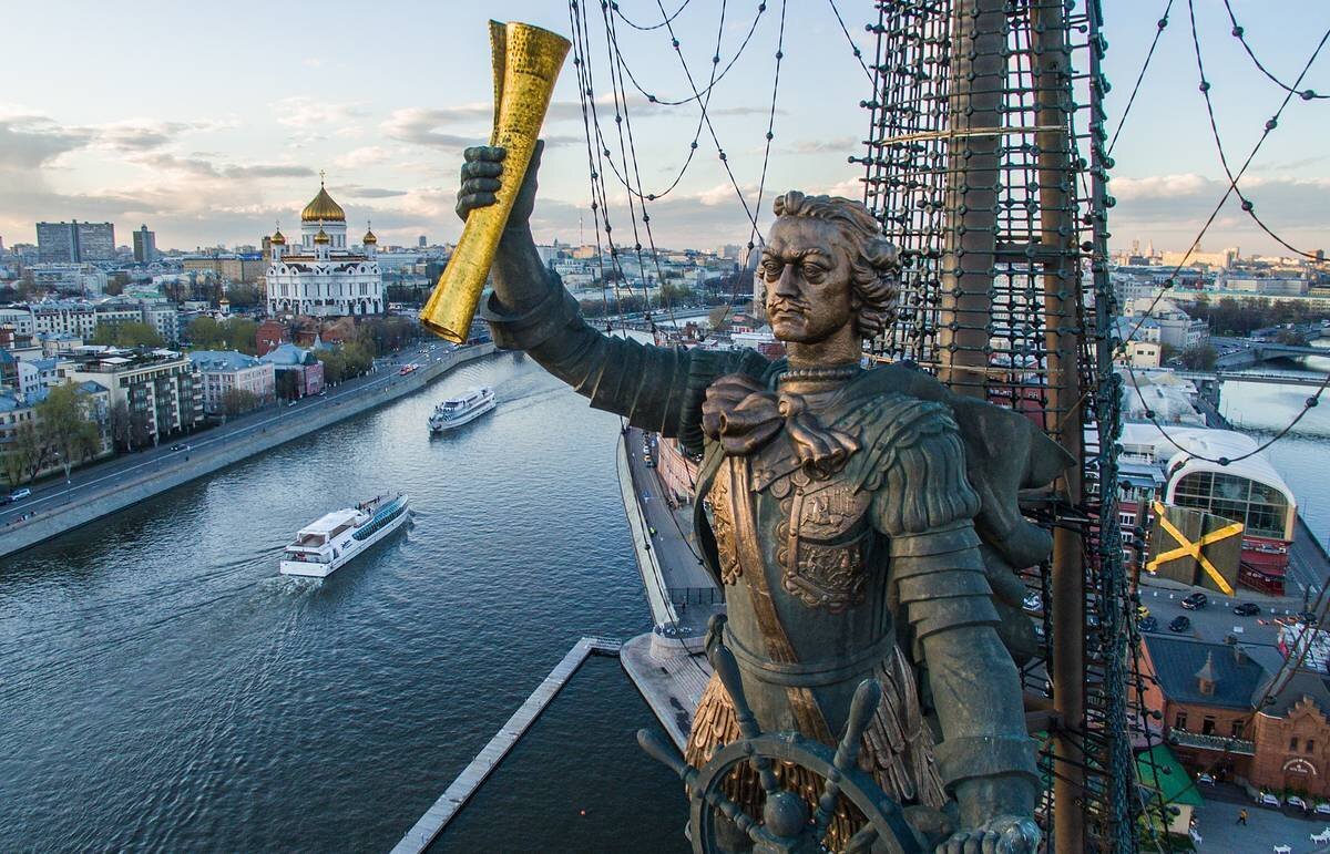 Скульптура Петра 1 Церетели в Москве