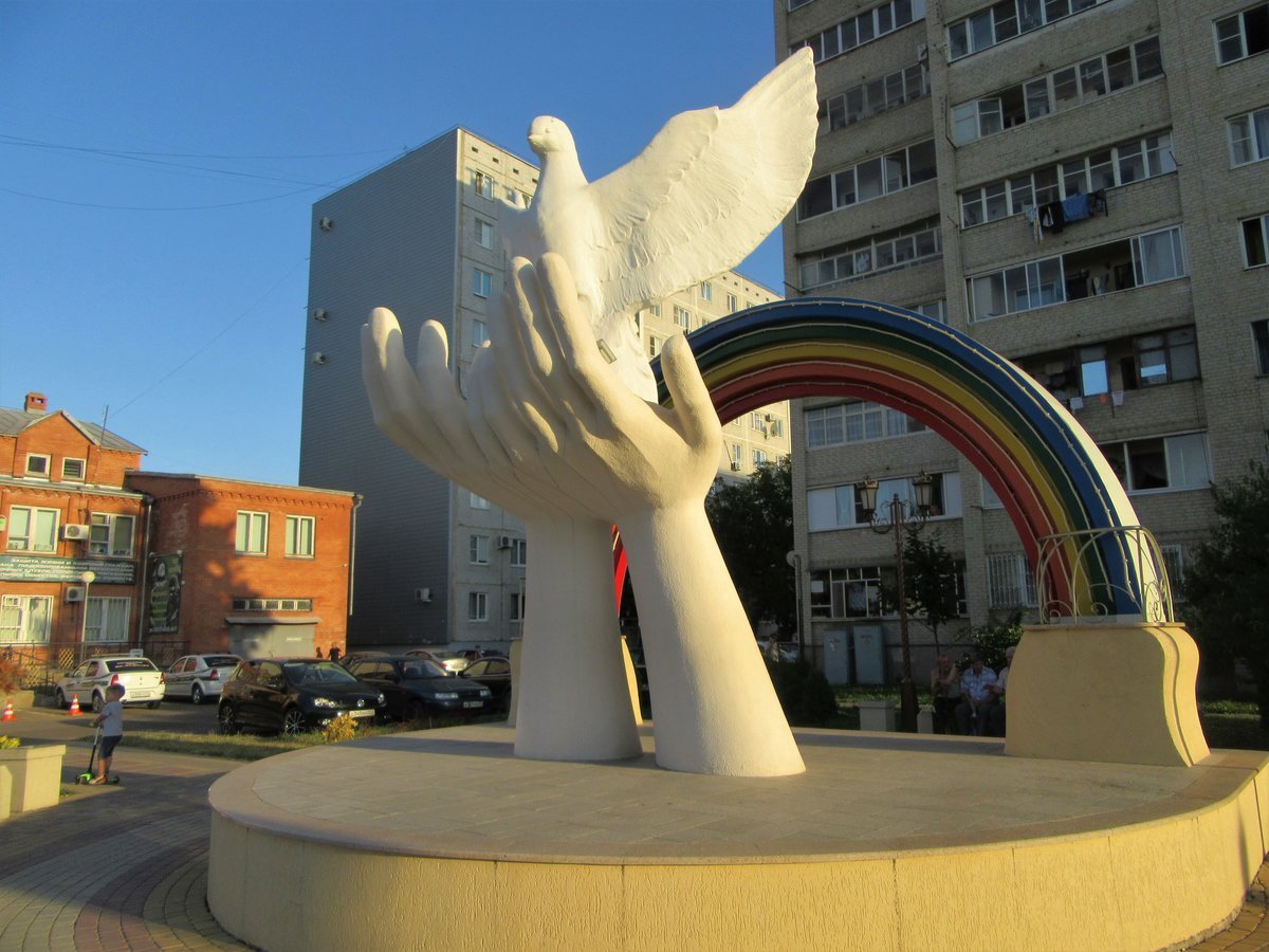 Памятник голубь мира в Пензе