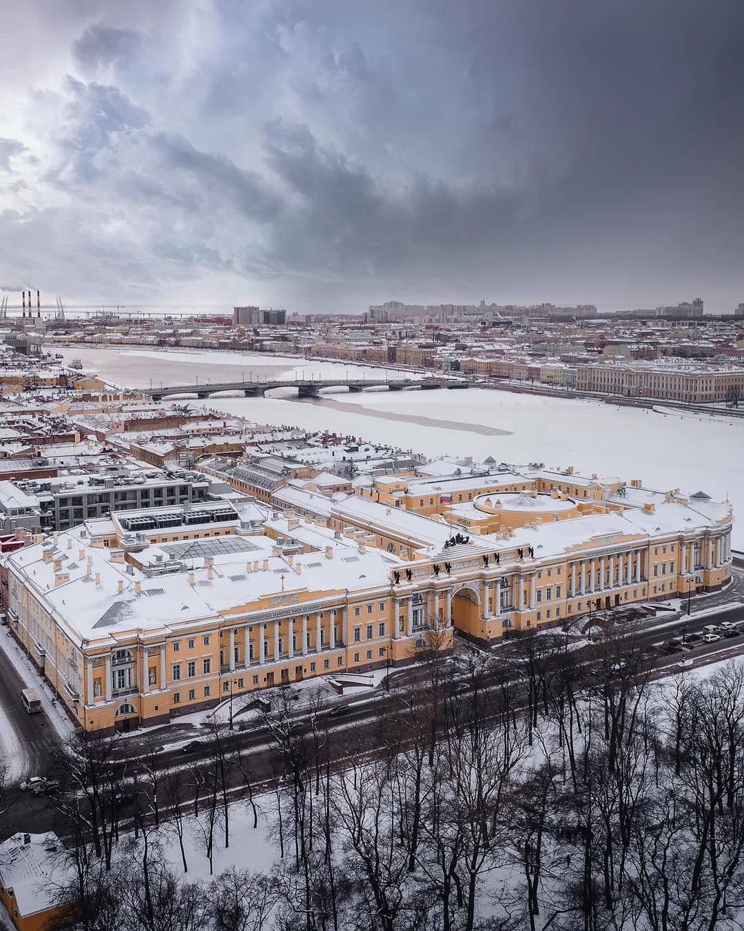 Здание Сената и Синода в Санкт-Петербурге