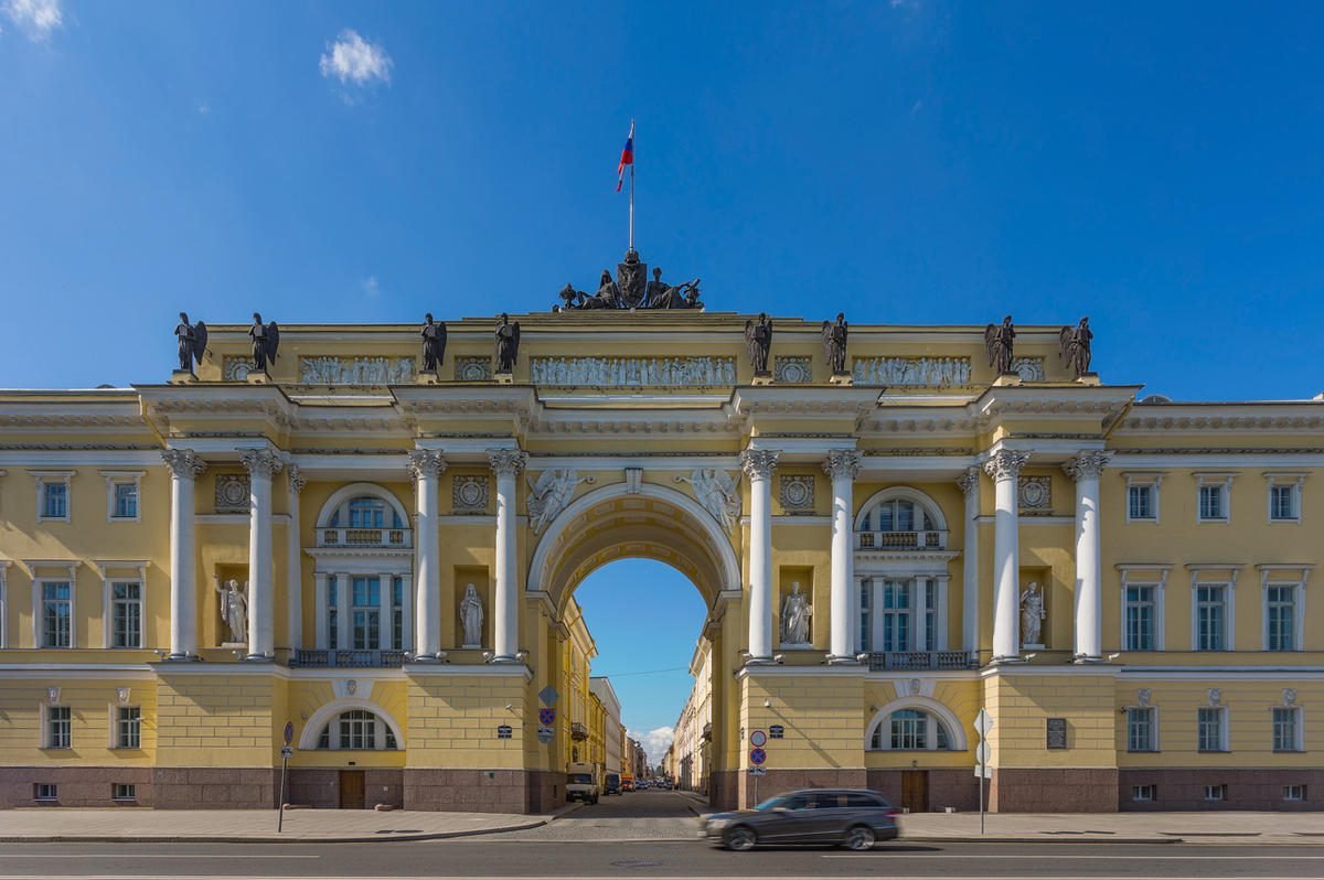 Арка Сената и Синода в Санкт-Петербурге