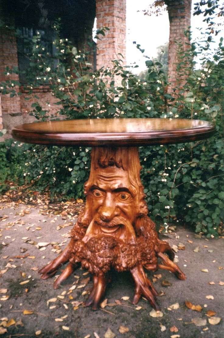 Столик из пня