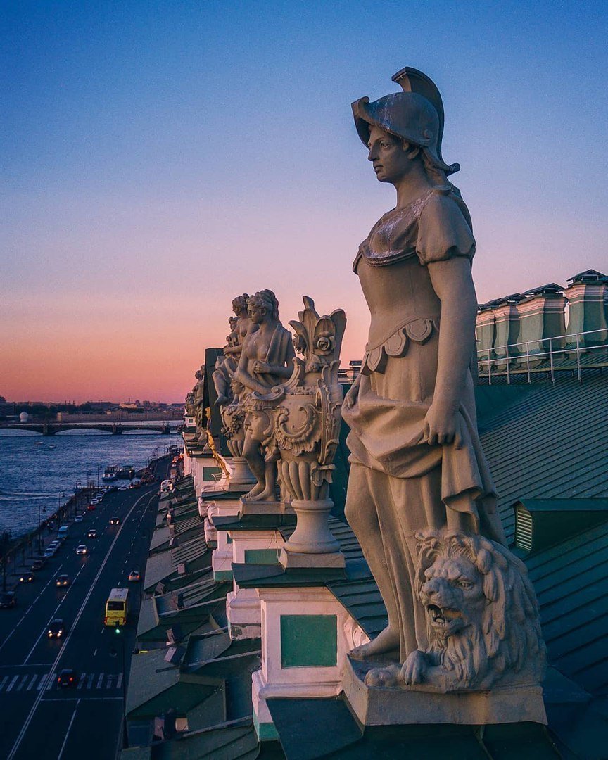 Эрмитаж памятник в Санкт-Петербурге