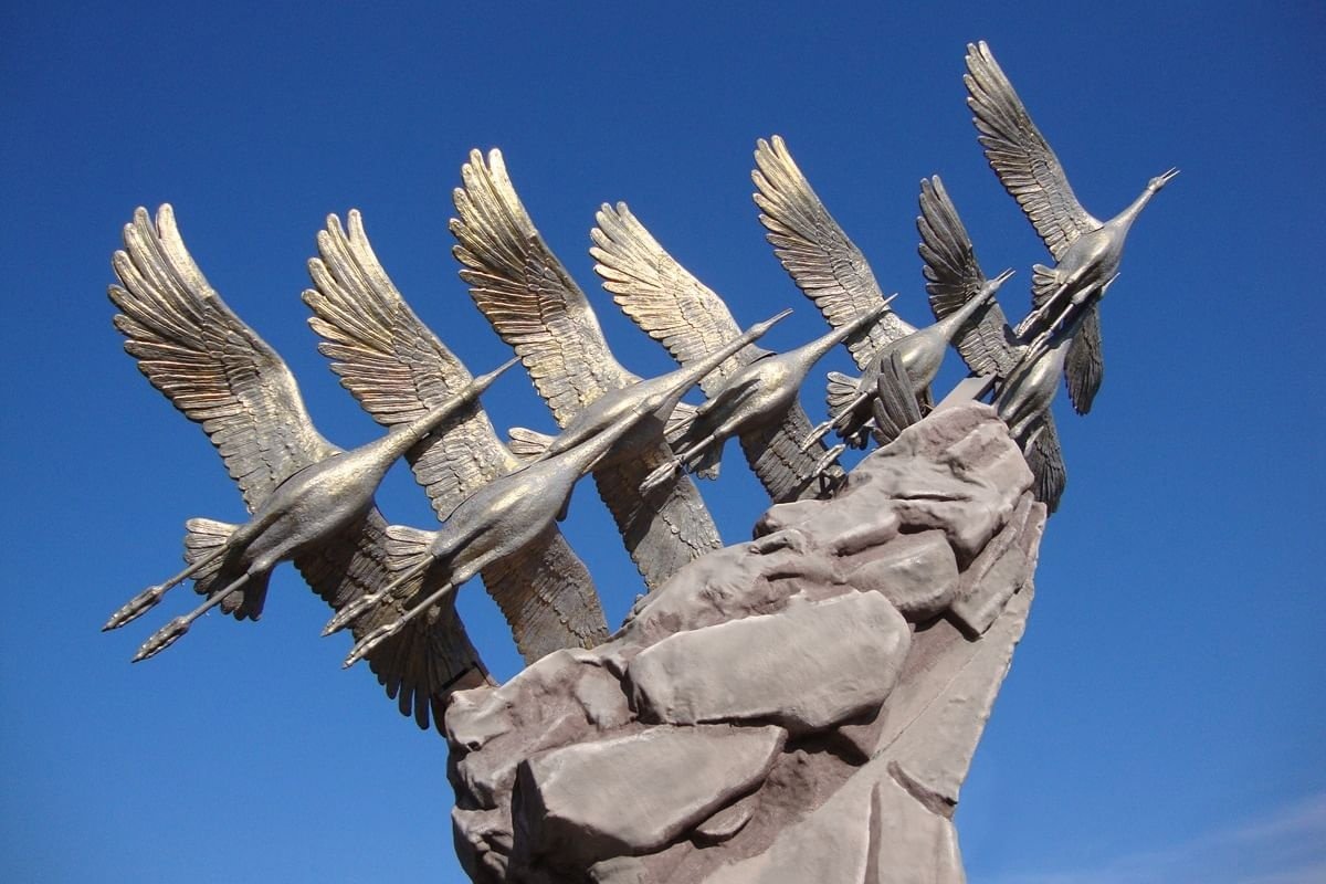 Памятник Расула Гамзатова Журавли