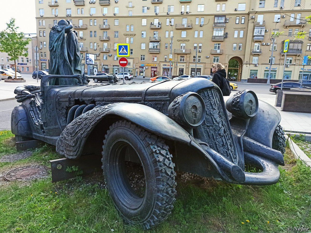 Памятники Рукавишникова в Москве