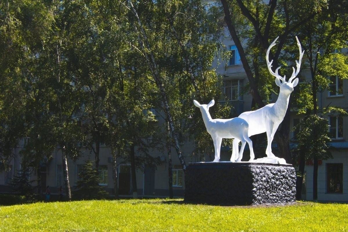Памятник оленям в Новокузнецке