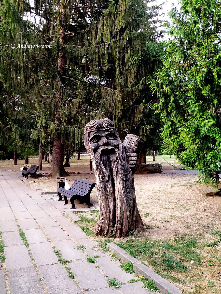 Каменный цветок скульптура