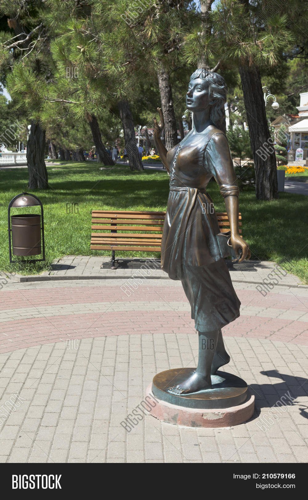 Памятник Ассоль в Геленджике