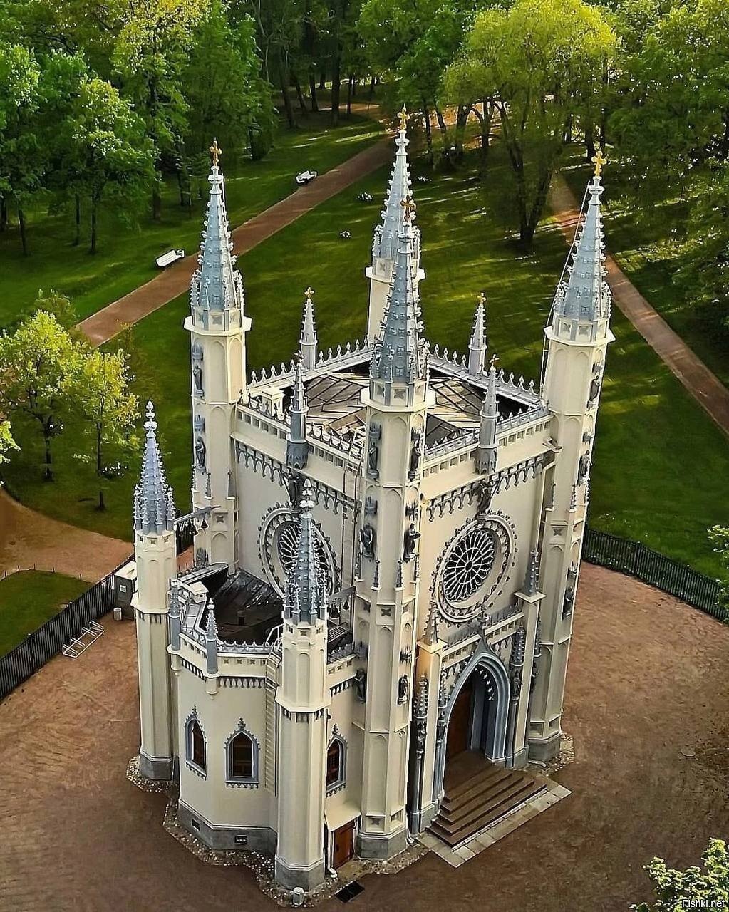 Стелла в парке Александрия