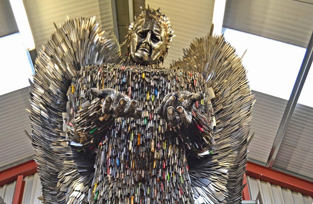 Knife Angel - скульптура из 100 000 конфискованных полицией Англии ножей