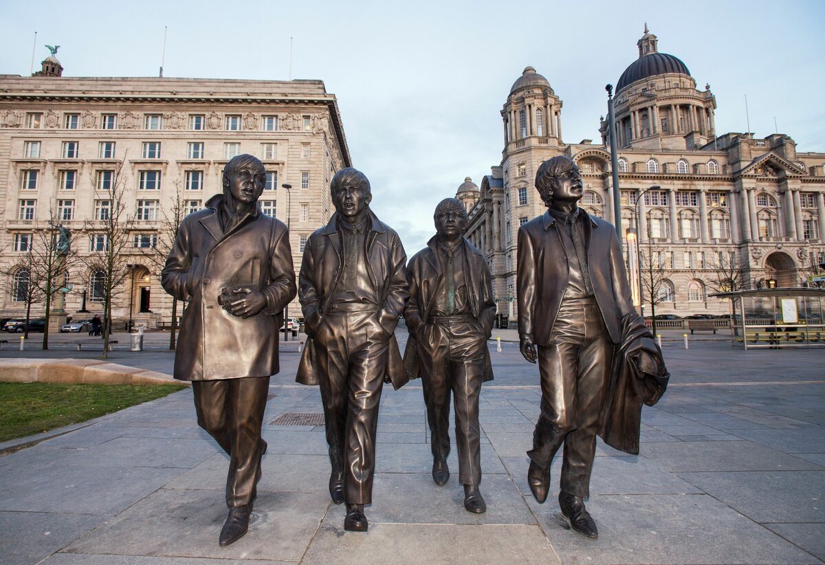 Памятник Beatles в Ливерпуле