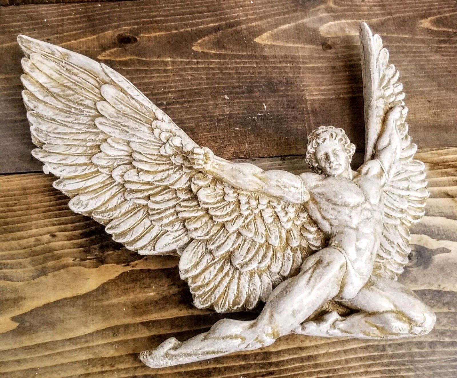 Крылатый ангел. Скульптура с крыльями. Скульптура «ангел». Икар скульптура. Греческие ангелы.