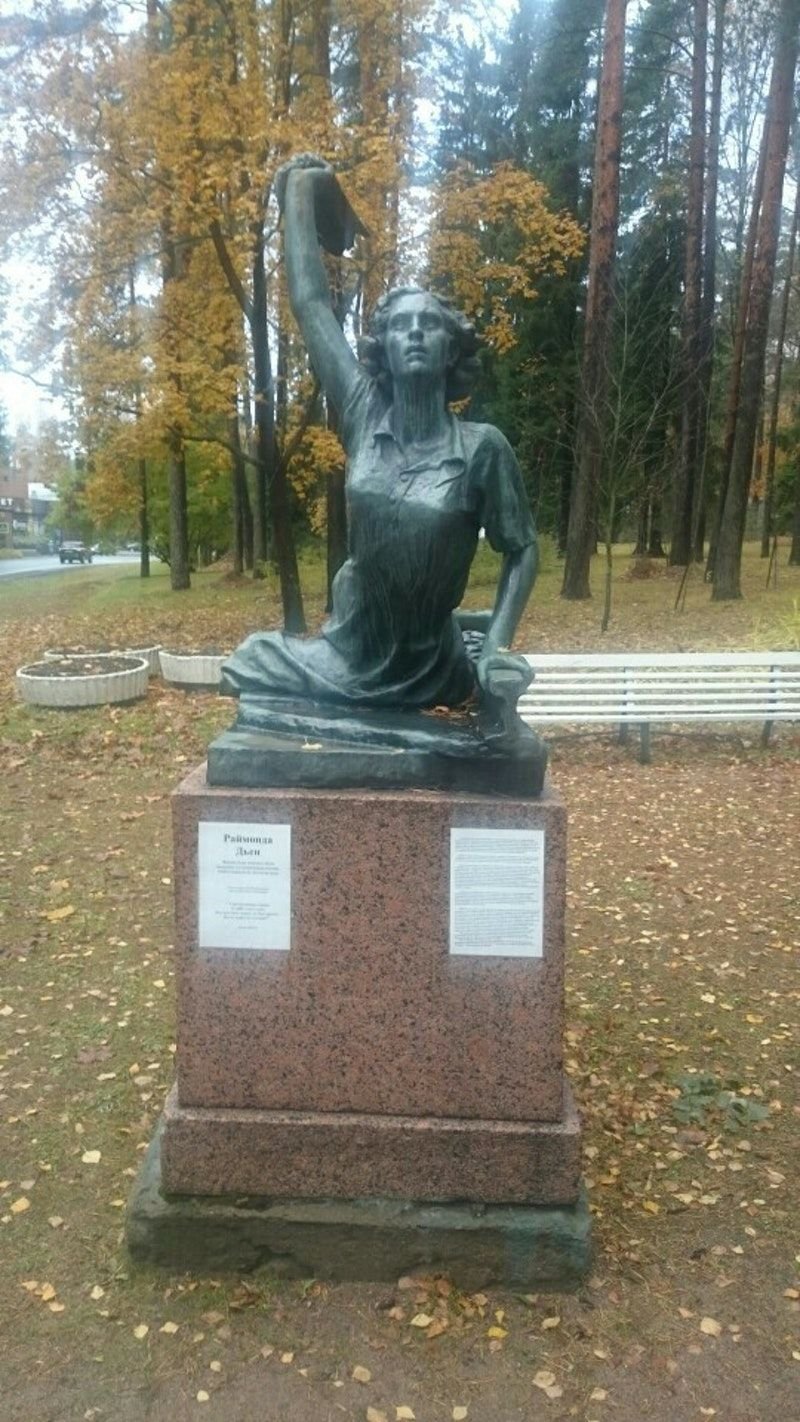Памятник Раймонде Дьен в Зеленогорске