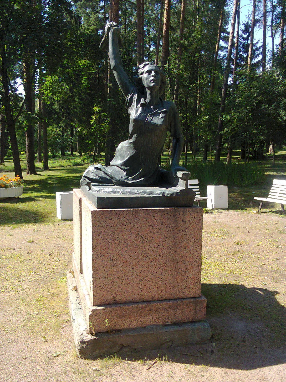 Раймонда Дьен памятник в Зеленогорске