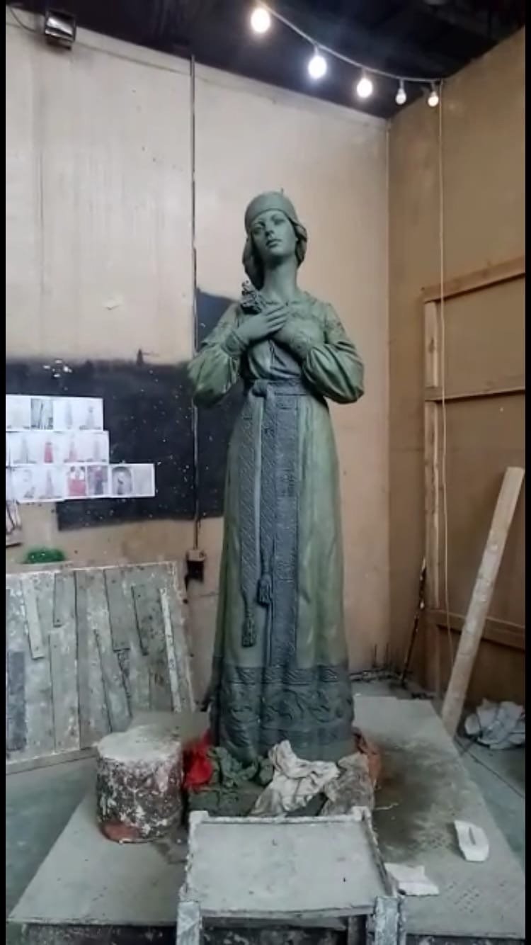 Новый памятник Аленке в Нововоронеже
