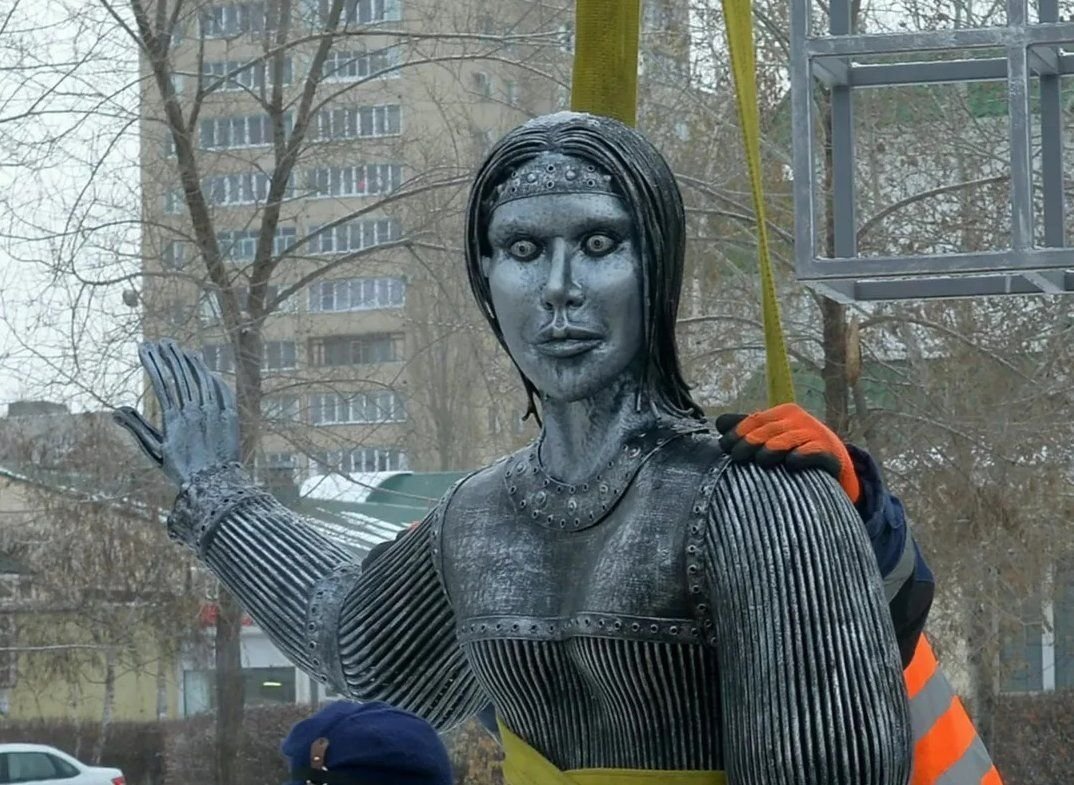 Памятник Аленке в Нововоронеже