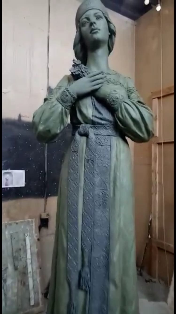 Новый памятник Аленке в Нововоронеже