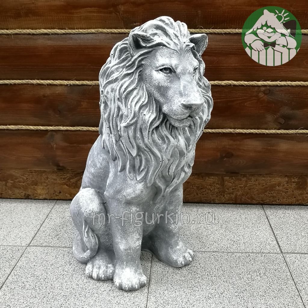 Садовая скульптура льва