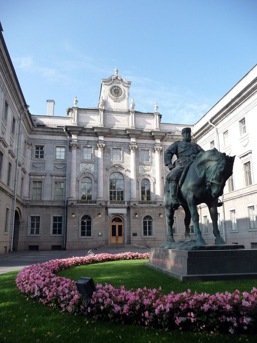 Мраморный дворец Ринальди