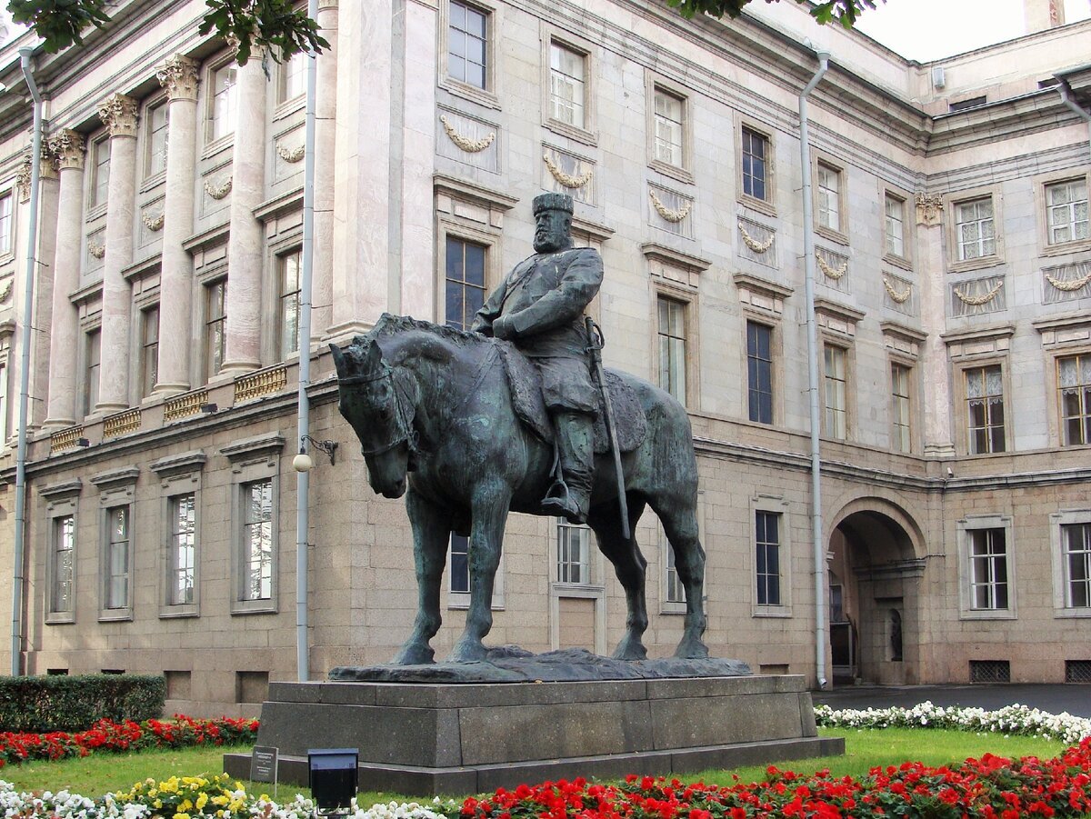 Александр 3 памятник в Санкт-Петербурге