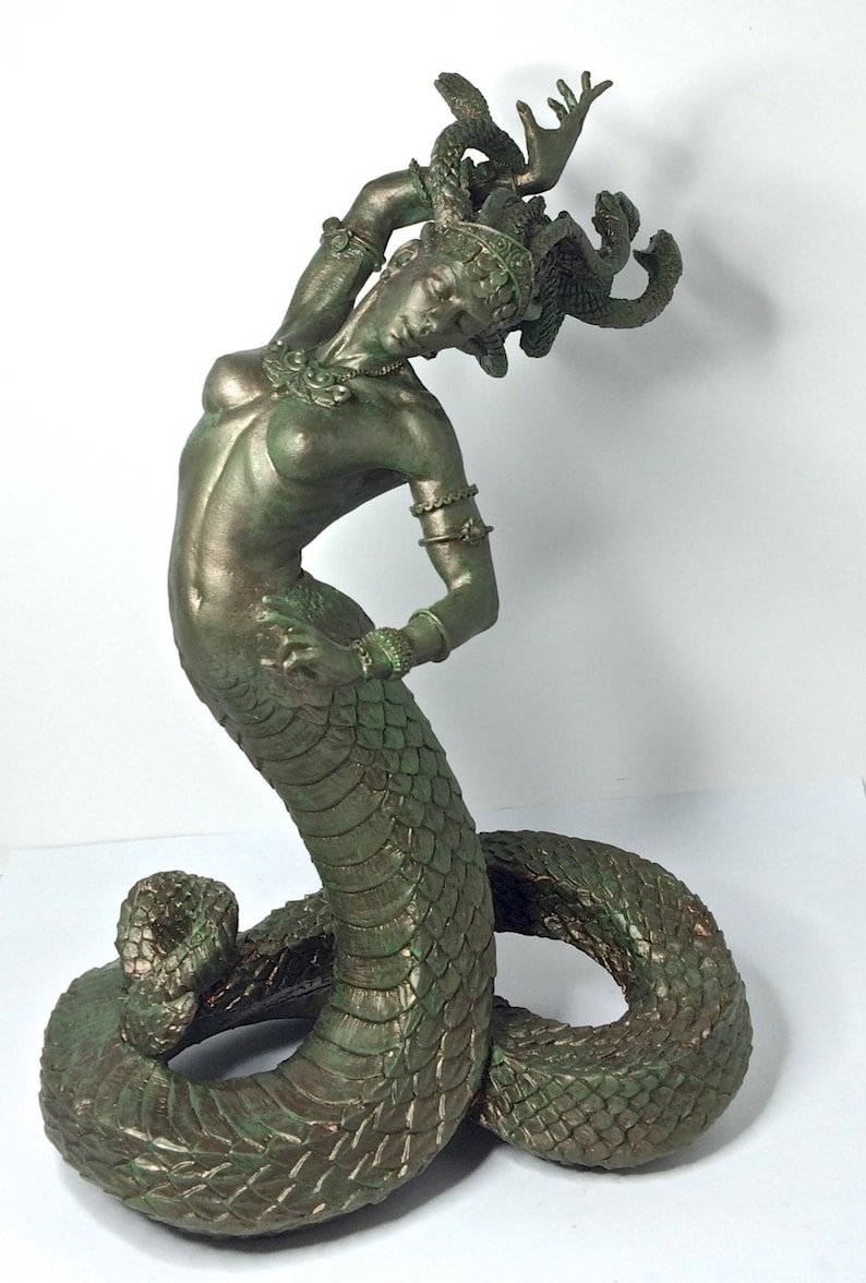 Змея скульптура
