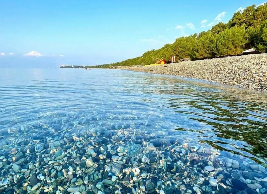 Прозрачное море в абхазии