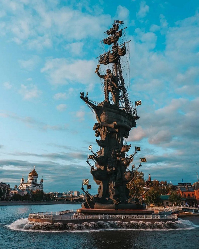 Памятник Петру 1 в Москве Церетели