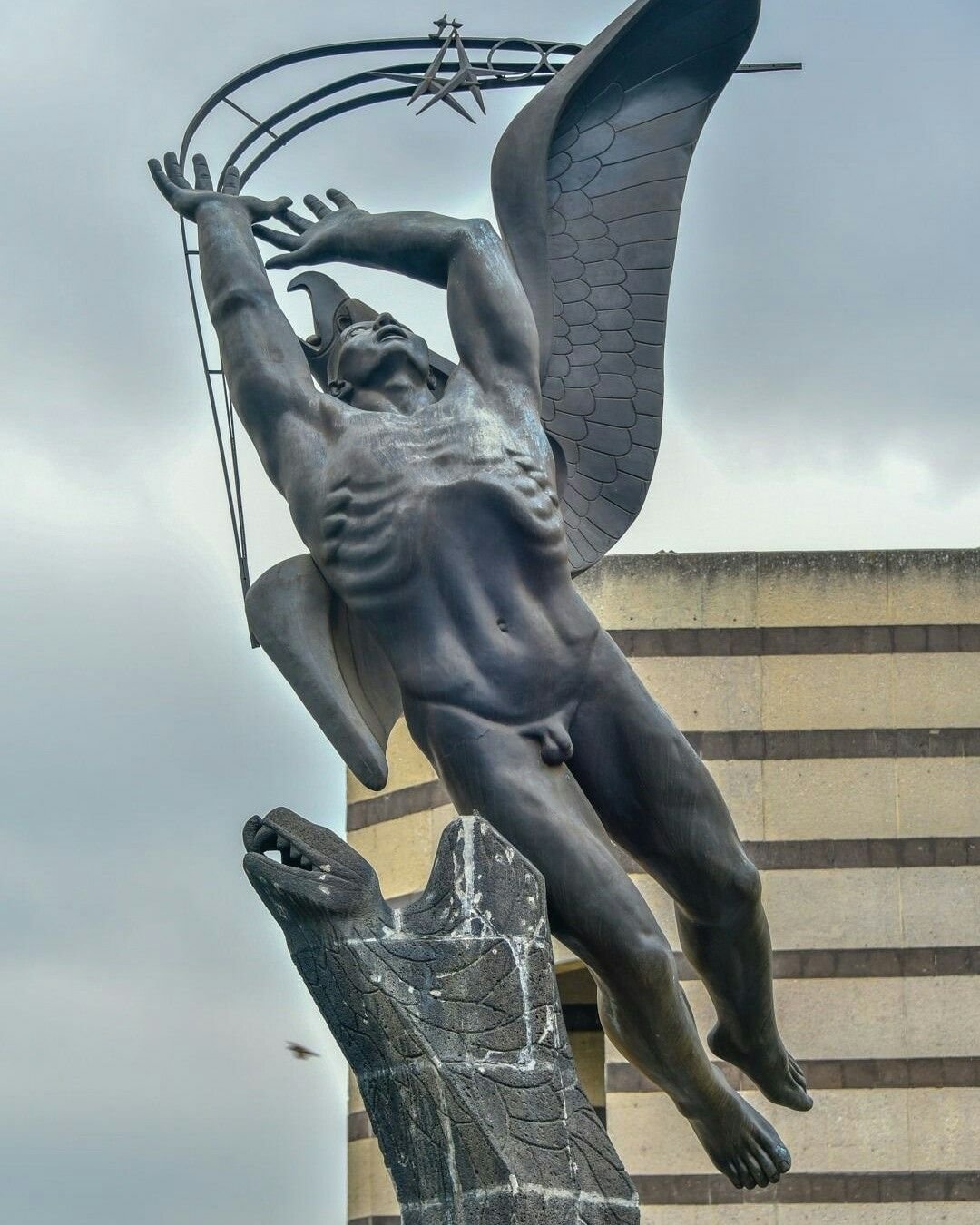 Памятник Прометею в Санкт-Петербурге
