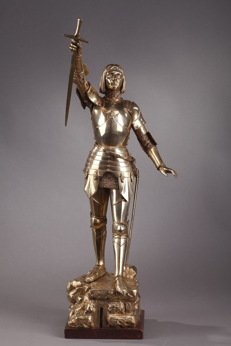Artdeco Statue