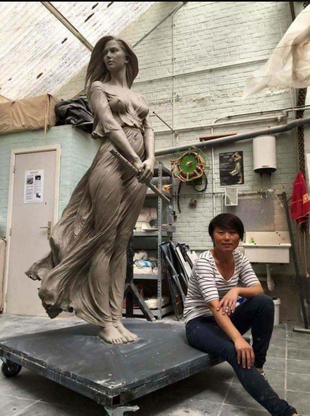 Скульптор Луо ли Ронг Китай
