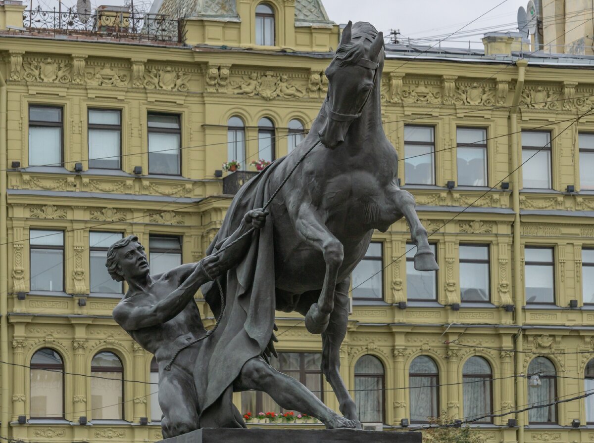 Петр Клодт скульптуры на Аничковом