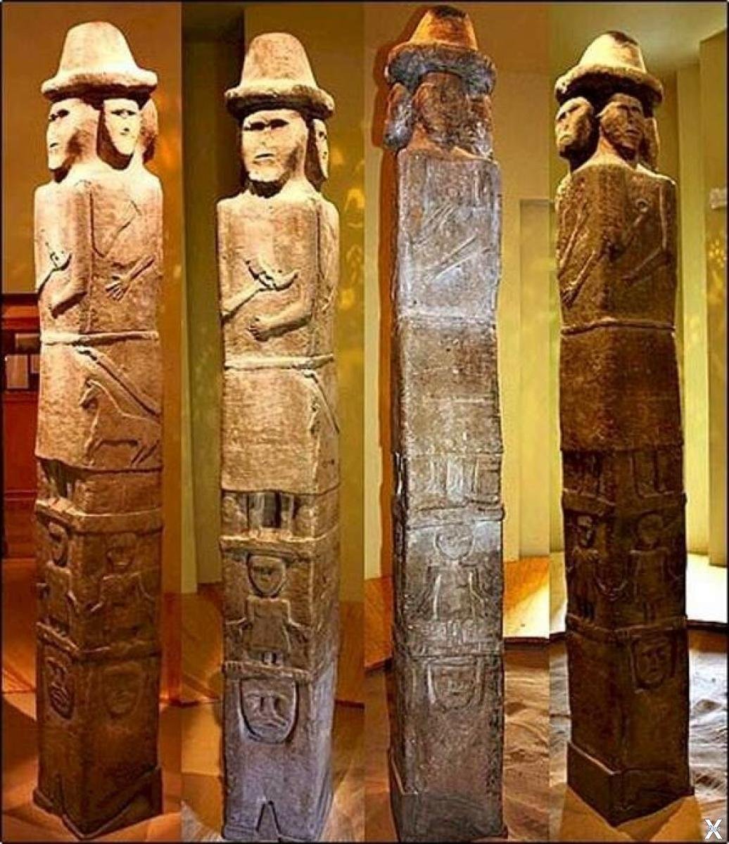 Четыре идола. Збручский идол. Збручский каменный идол. Збручский идол древних славян. Исторический музей Збручский идол.