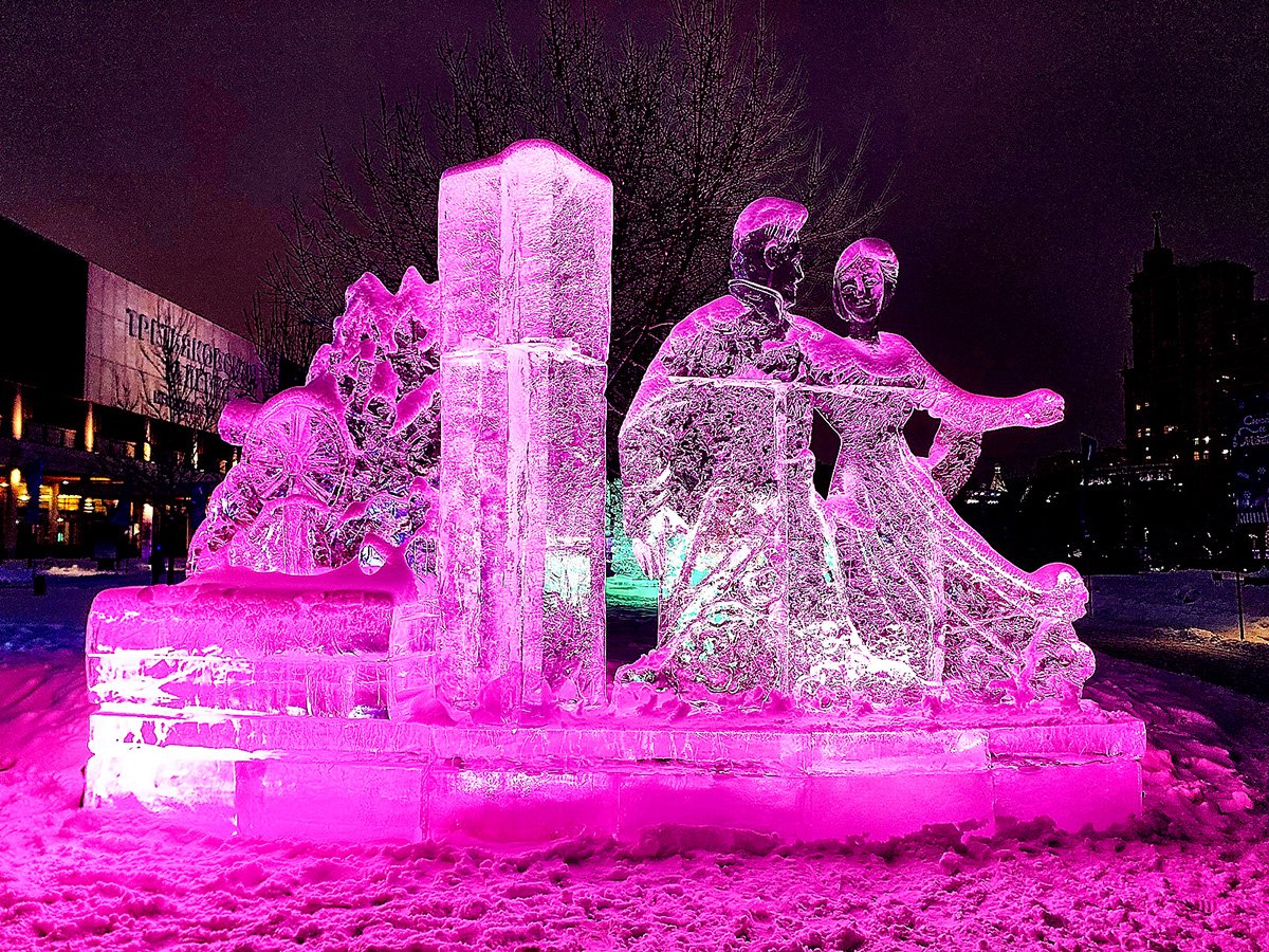 Ледяная скульптура сердце